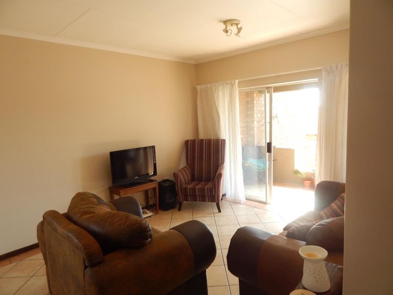 2 Bedroom Top corner unit in Equestria Estate - Photo 5