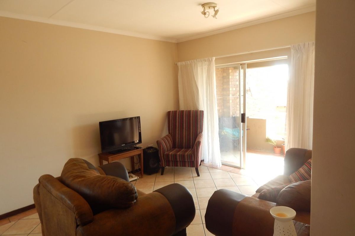 2 Bedroom Top corner unit in Equestria Estate - Photo 5