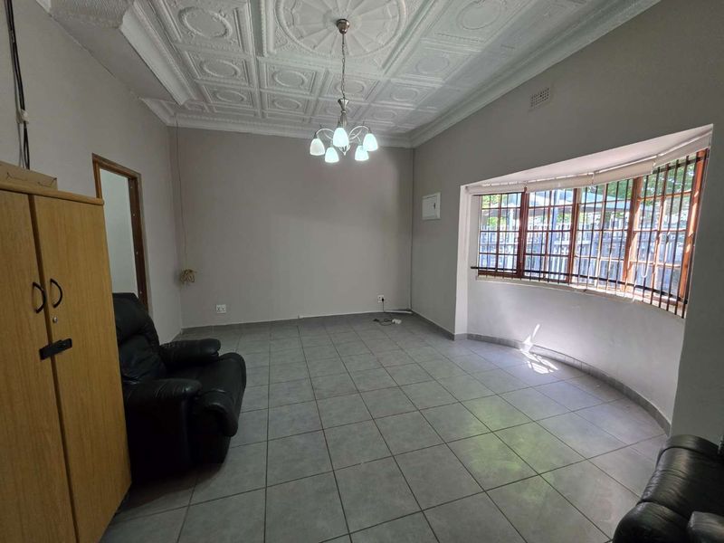 Versatile Office-Converted Residence in Prime Northmead Location - Photo 8