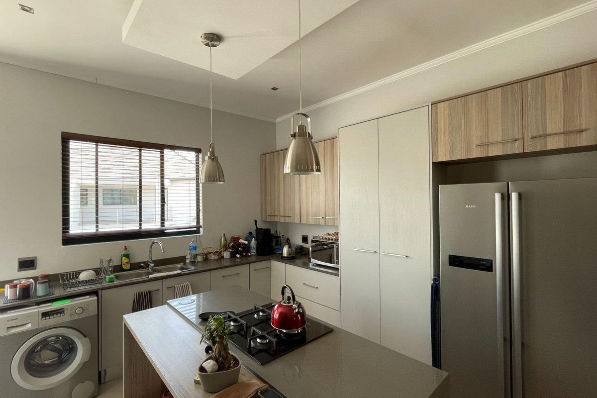 Modern first floor apartment with balcony in a popular complex - Photo 4