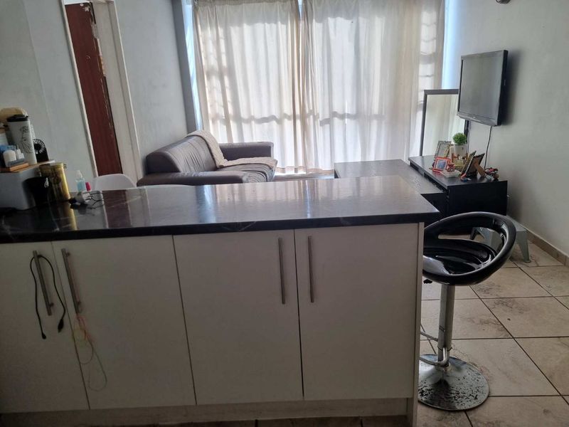 Stylish first floor Apartment in the heart of Amalinda - Photo 4