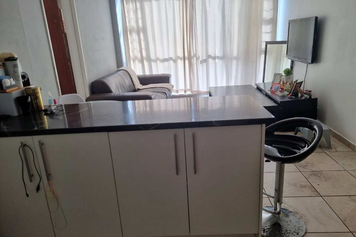 Stylish first floor Apartment in the heart of Amalinda - Photo 4