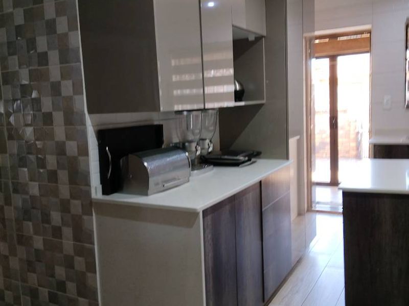 2 Bedrooms house for rental in Tsakane Ext 11 - Photo 4