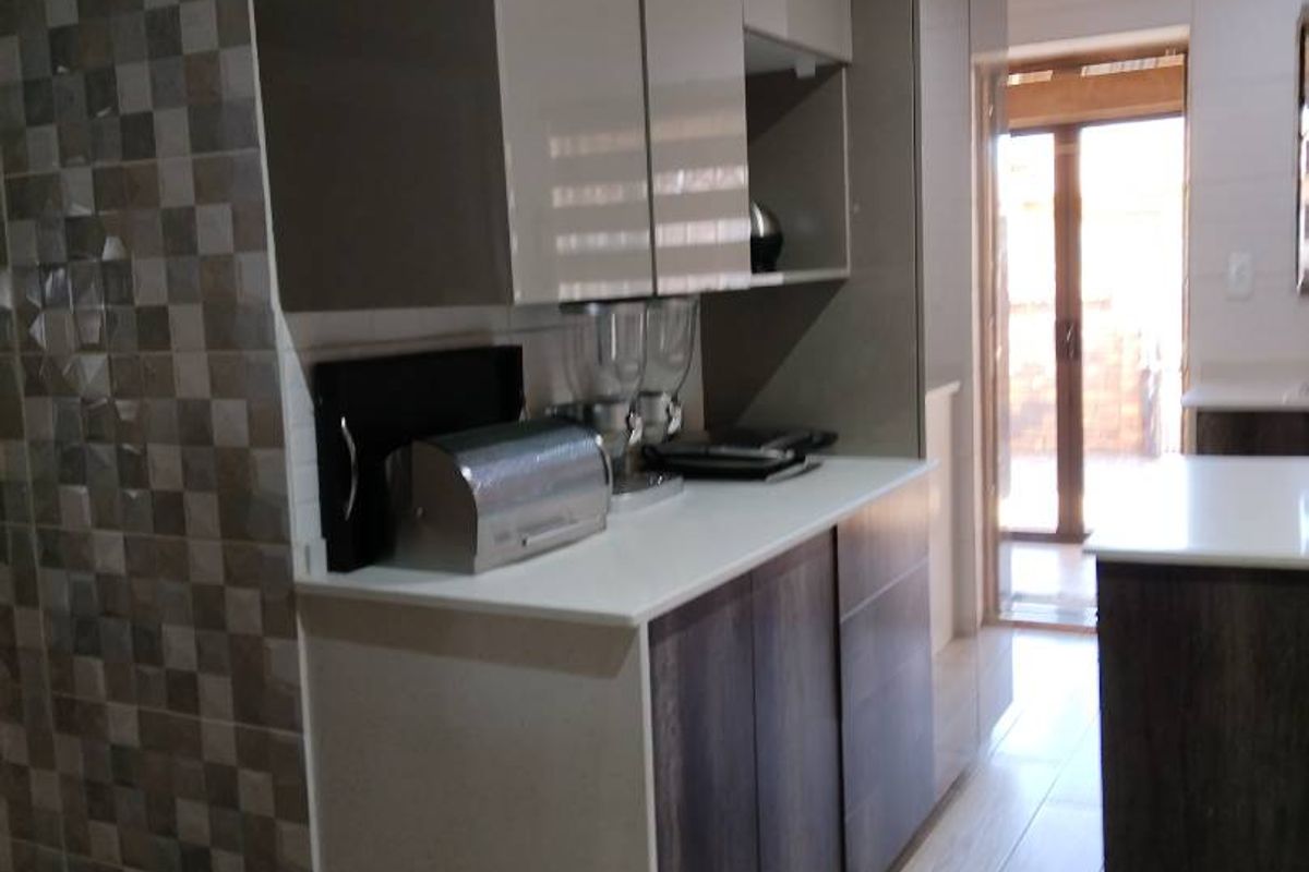 2 Bedrooms house for rental in Tsakane Ext 11 - Photo 4