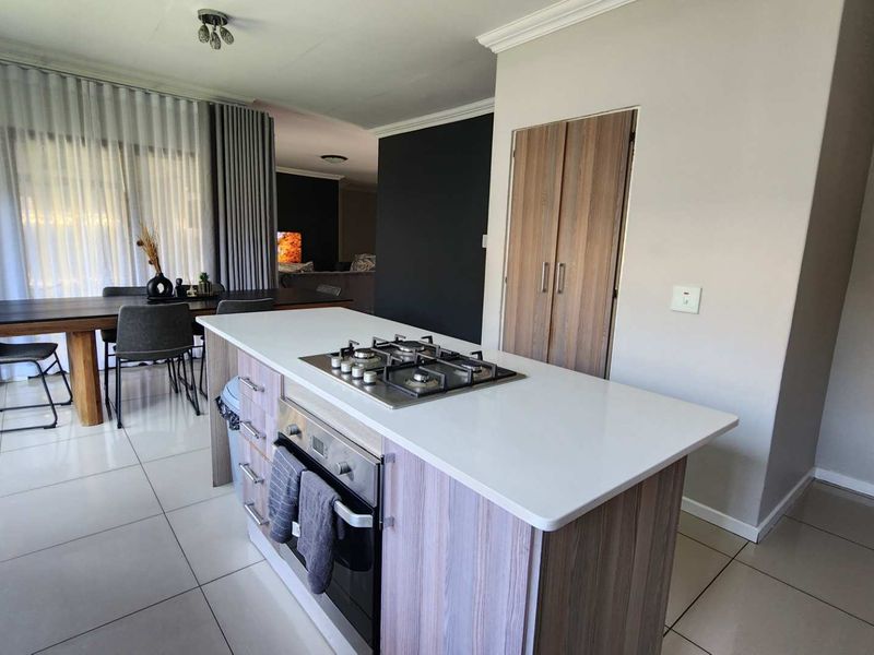 3 Bedroom House For Sale in The Orchards - Photo 4