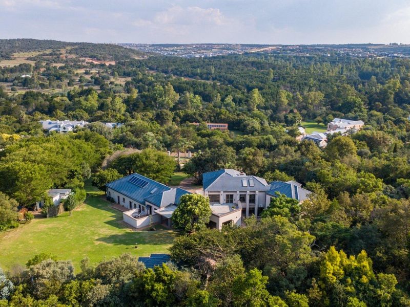 Magnificent 6 Bedroom Family Residence in Mooikloof Equestrian Estate - Photo 7