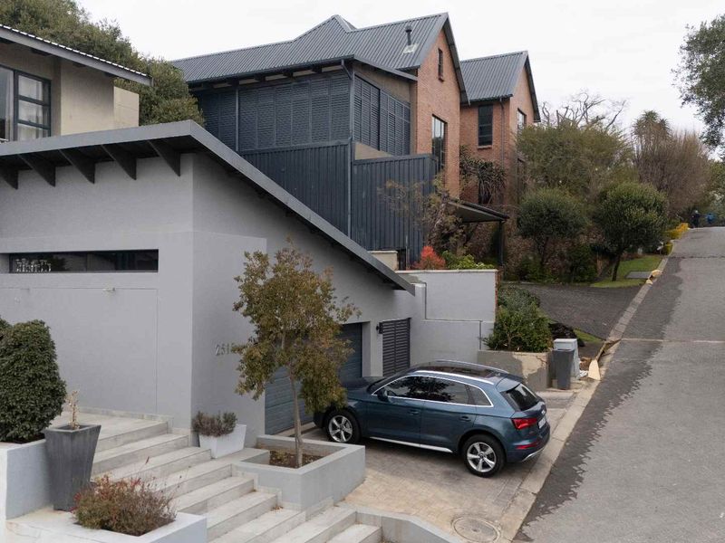 DREAM 4-BEDROOM HOME IN THE PRESTIGIOUS HELDERFONTEIN ESTATE - Photo 6