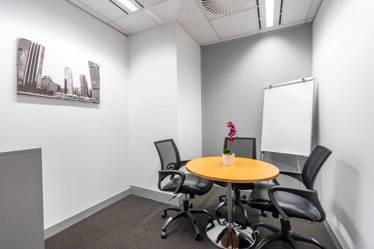 Find office space in Regus The Foundry for 1 person with everything taken care of - Photo 4