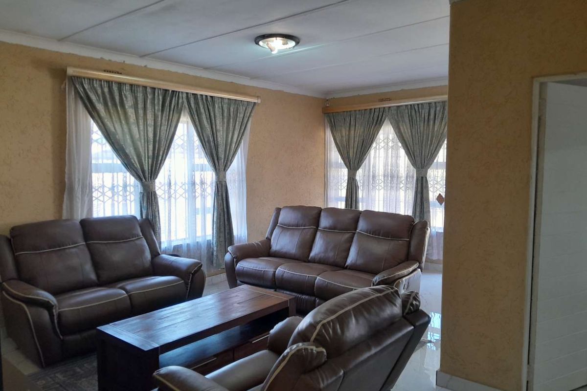 Family home for sale South Hills - Photo 2