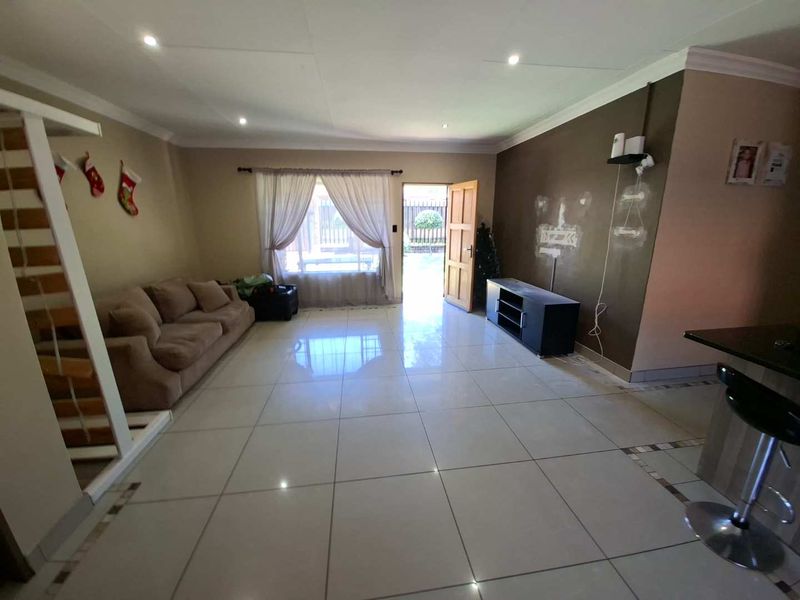 3 Bedroom Home For Sale - Photo 2