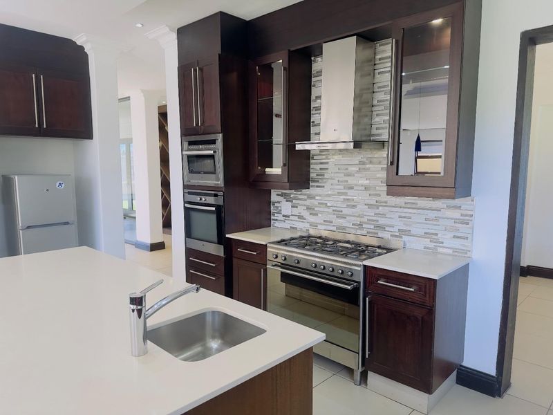 5 Bedroom House for Sale in Blue Valley Golf Estate - Photo 7