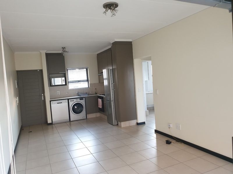 1 BEDROOM APARTMENT FOR SALE IN LONE HILL - Photo 3