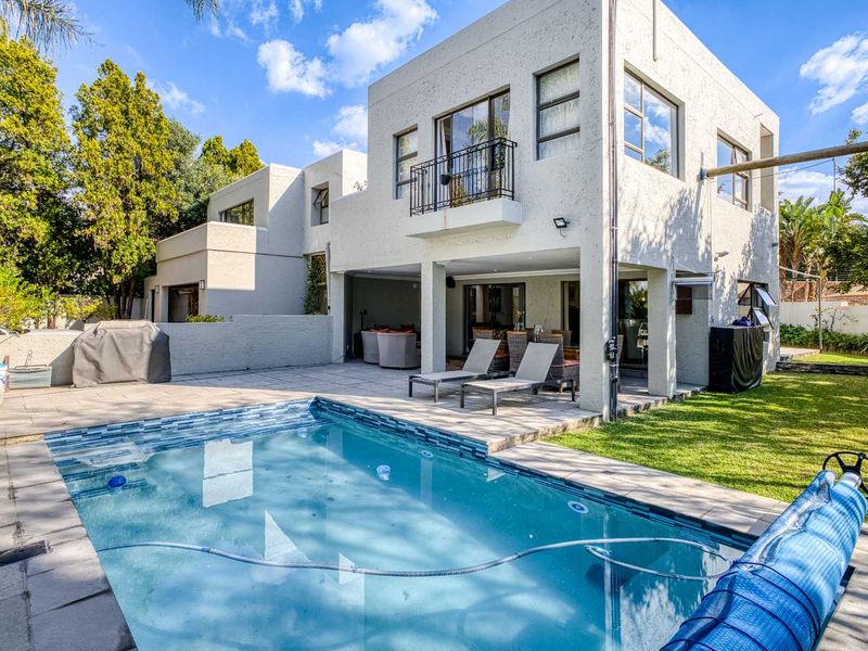 STUNNING 5 BEDROOM HOME IN FOURWAYS GARDENS SECURE LIFESTYLE ESTATE - Photo 1