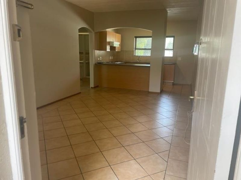 UNFURNISHED ONE BEDROOM - Photo 2