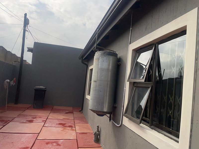 NEWLY RENOVATED HOME!!!! - Photo 8