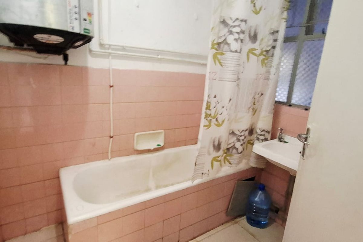 "Prime Location! Steps from Suncoast & Blue Waters Hotel" - Photo 5