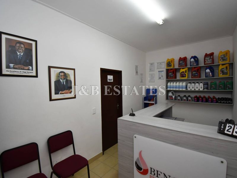 Warehouse unit for sale in Walvis Bay light industrial area - Photo 2