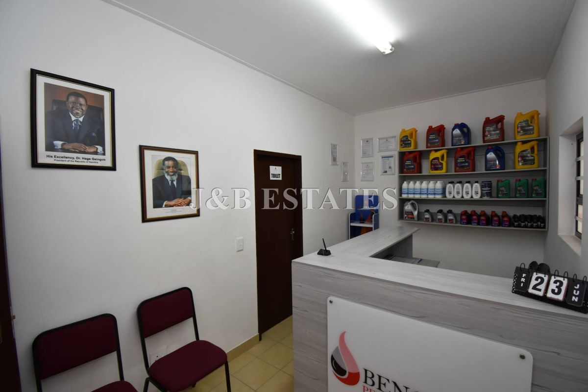 Warehouse unit for sale in Walvis Bay light industrial area - Photo 2