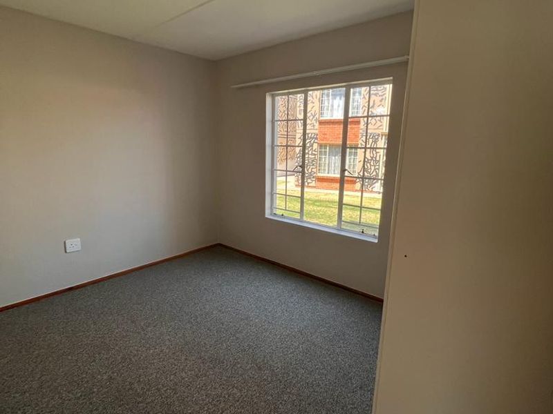 Sunny ground floor unit for sale in Elwood Complex, Rynfield - Photo 9