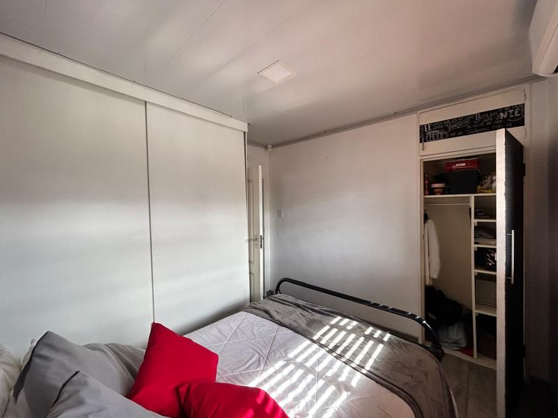 Stunning 3 Bedroom house - Photo 2
