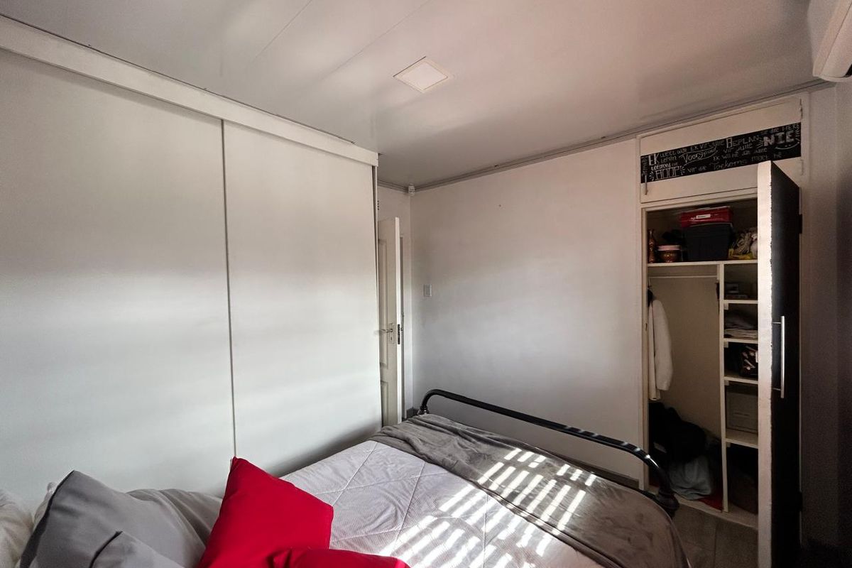 Stunning 3 Bedroom house - Photo 2