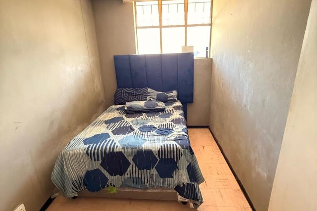 2 Bedroom Apartment in Kwaggasrand, Pretoria - Photo 4