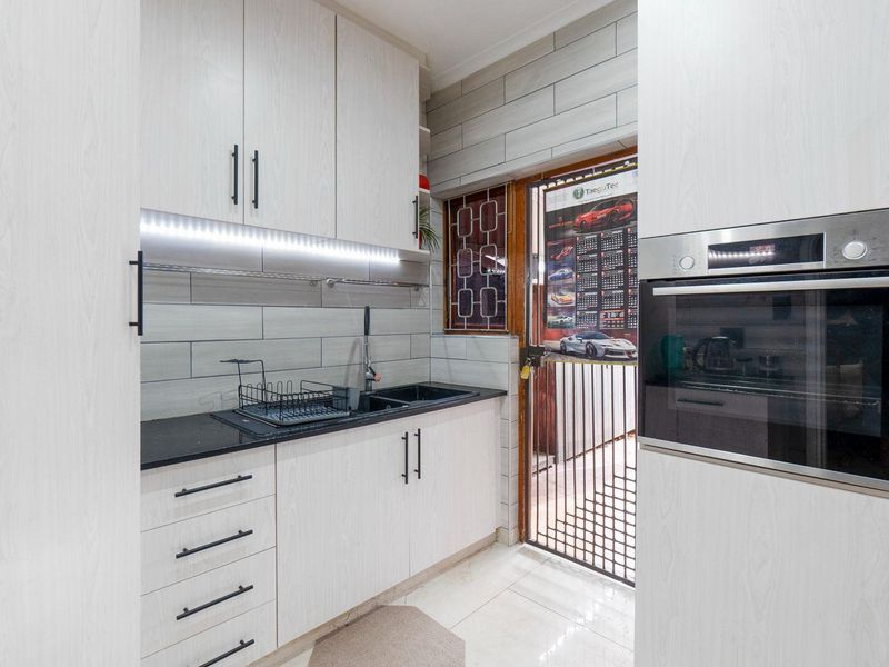 Prime location with flat - Photo 6