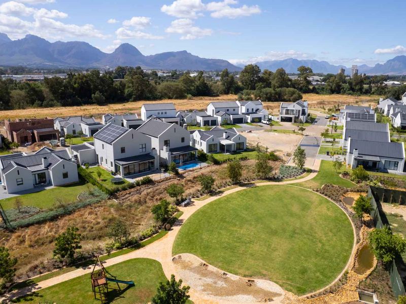 Modern and Secure Three-Bedroom Family Home with an Outdoor Lifestyle in Paarl Valleij Lifestyle Estate & Farm - Photo 2