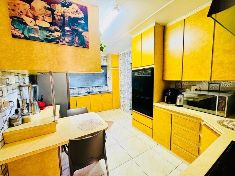 Welcome to the vibrant suburb of Nagina in Pinetown - Photo 9