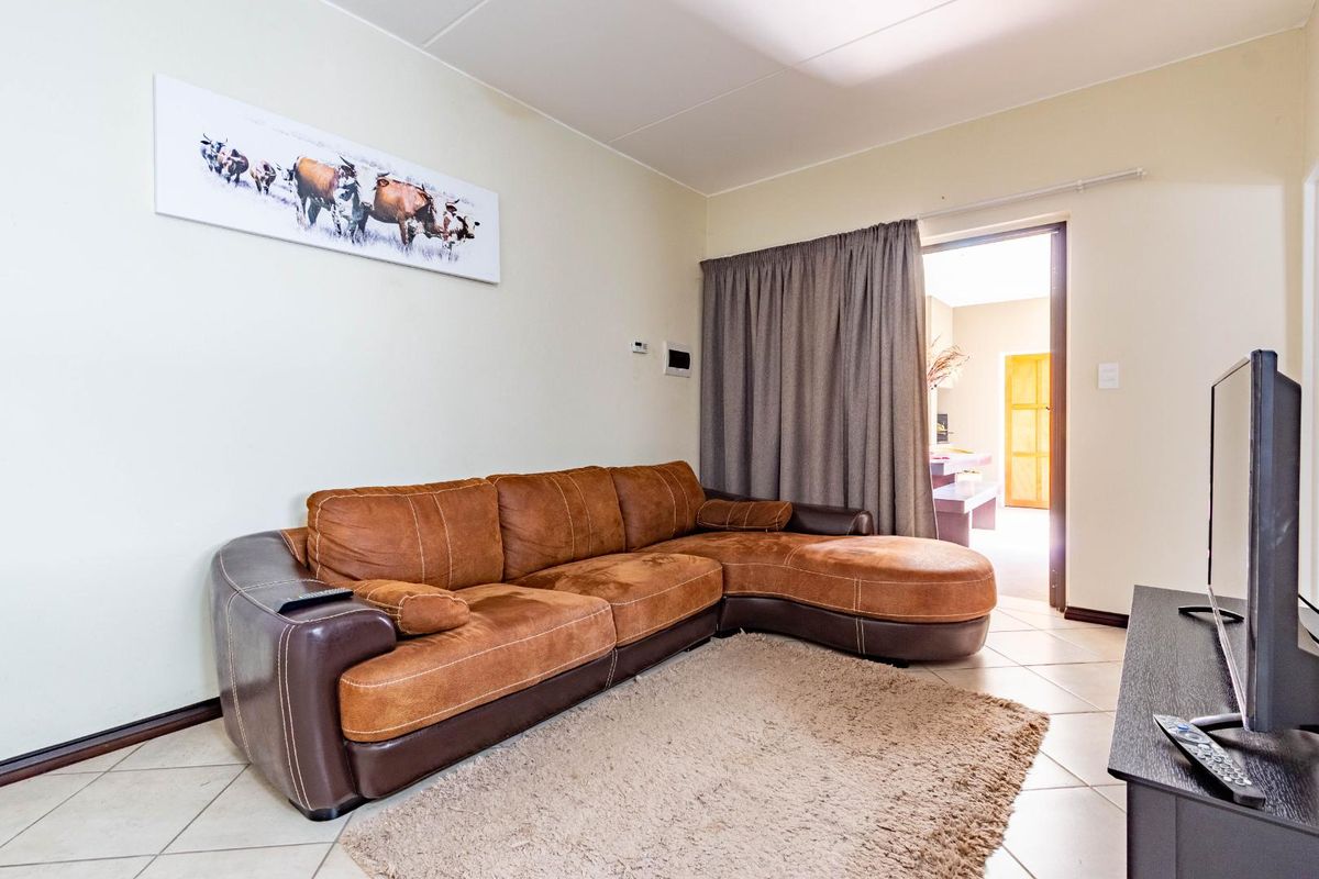 Delightful, modern ground floor apartment to rent in Brentwood Park - Photo 4