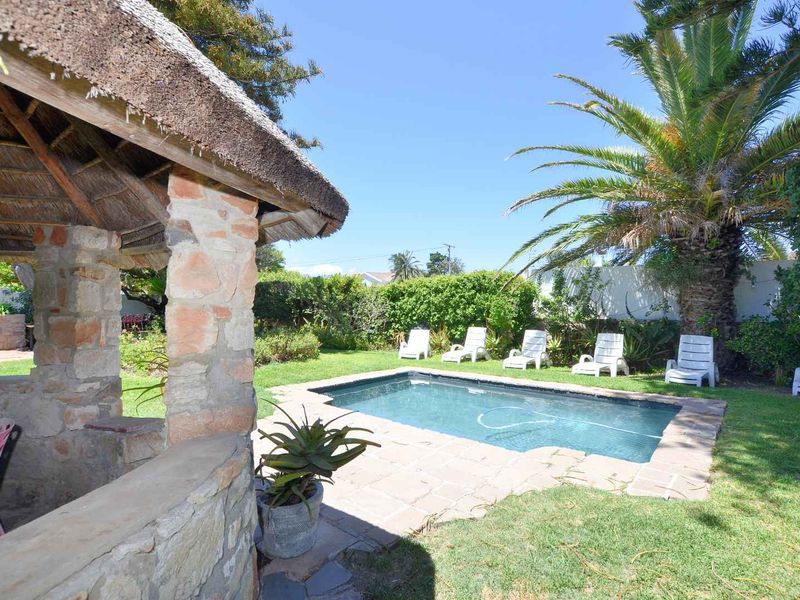 Elegant Seven Bedroom Home - Photo 3