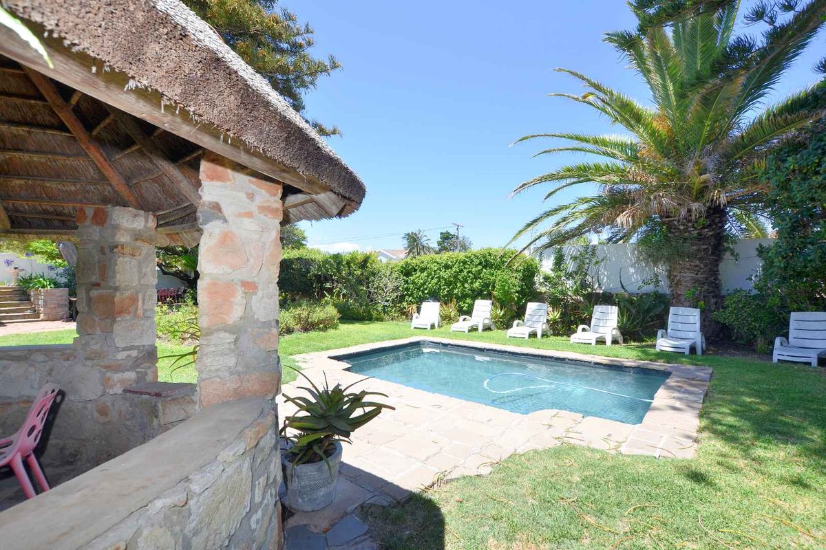 Elegant Seven Bedroom Home - Photo 3