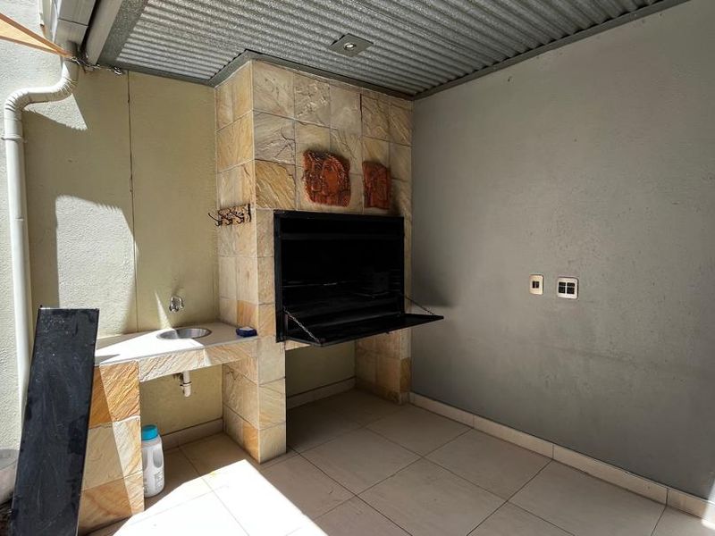 Exclusive Townhouse For Sale - Photo 9