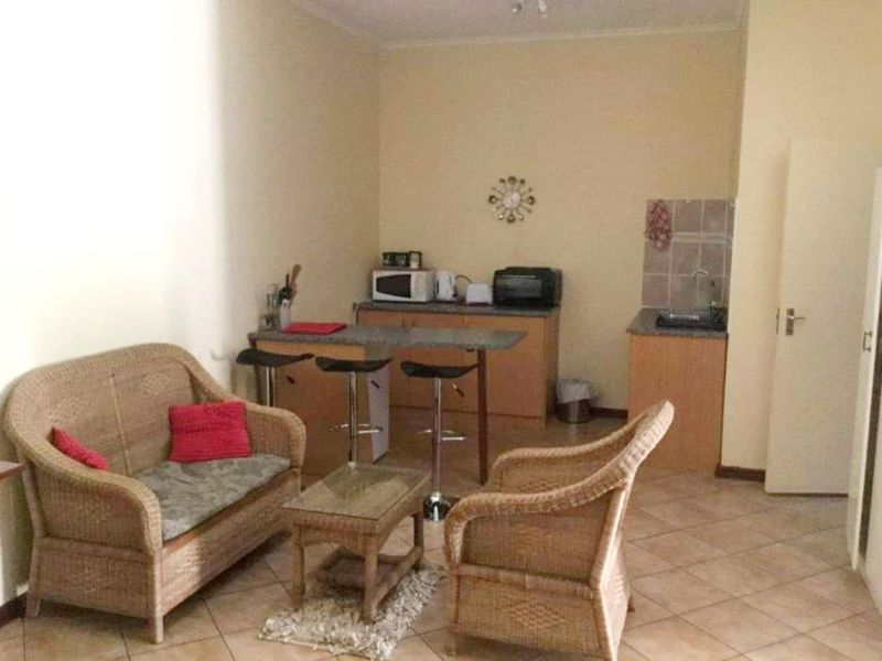 This well know guesthouse in Katima Mulilo is up for sale. - Photo 9