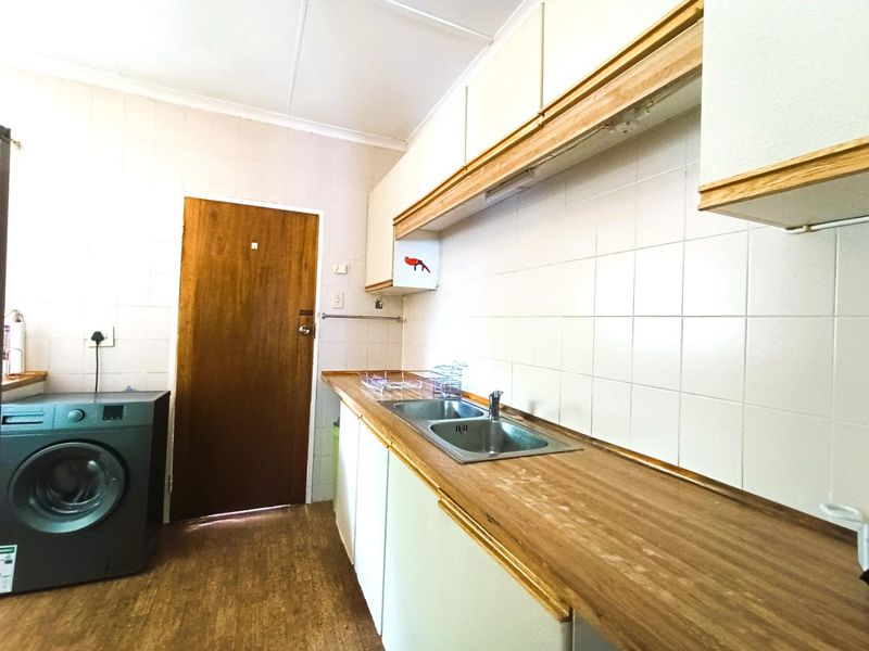 Private Retreat in a Charming Small Complex - Photo 9