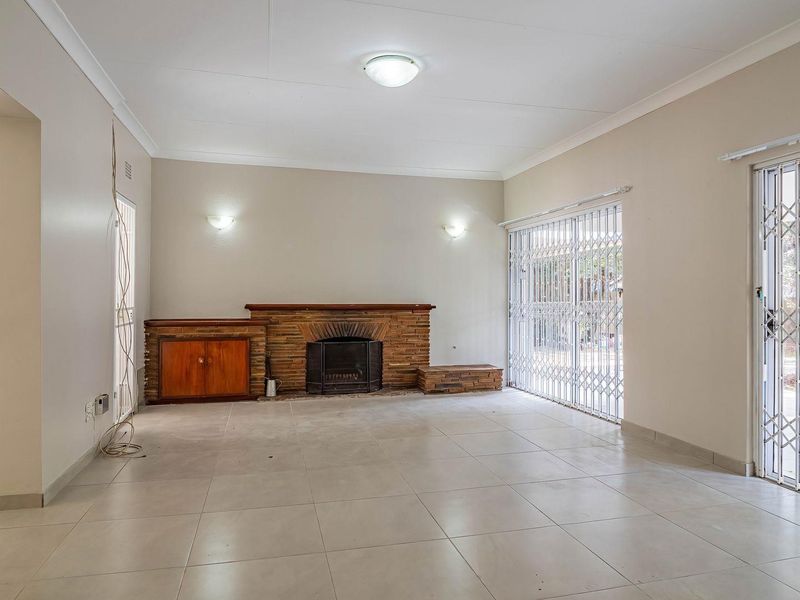 Charming 3 Bedroom Family Home with Study in Sought-After Northcliff - Photo 7