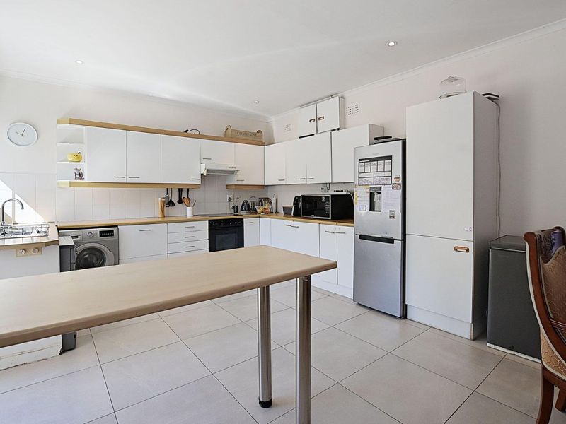 Endless potential in sought after area! - Photo 5