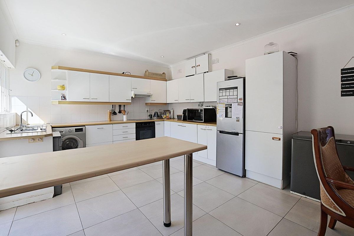 Endless potential in sought after area! - Photo 5