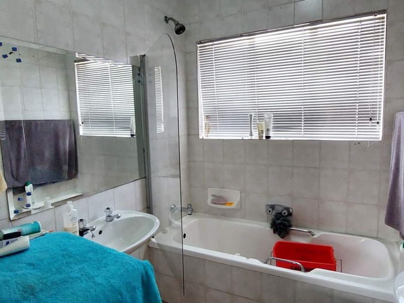 Lock-Up-and-Go Simplex with Modern Amenities - Photo 6