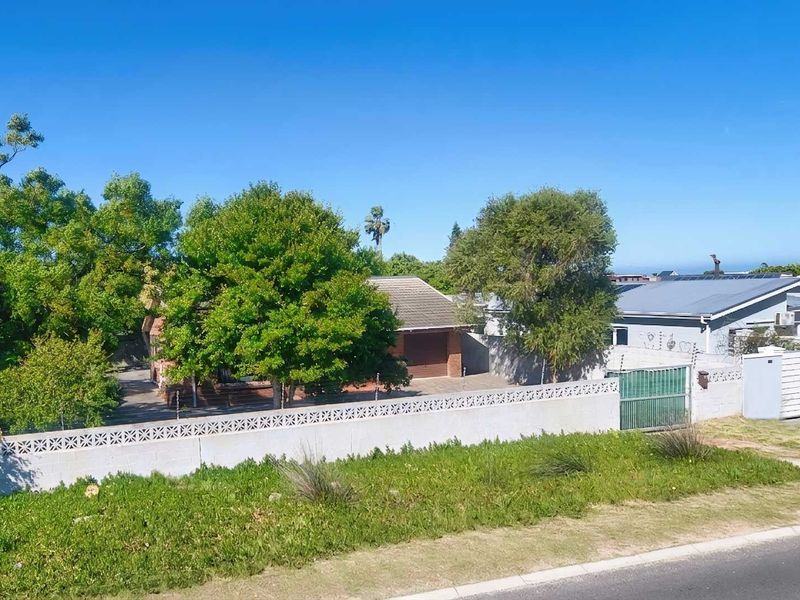 Comfortable family home in Westcliff - Photo 1