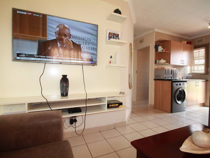 3 Bedroom house for sale in Clayville, Midrand Village Estate - Photo 6