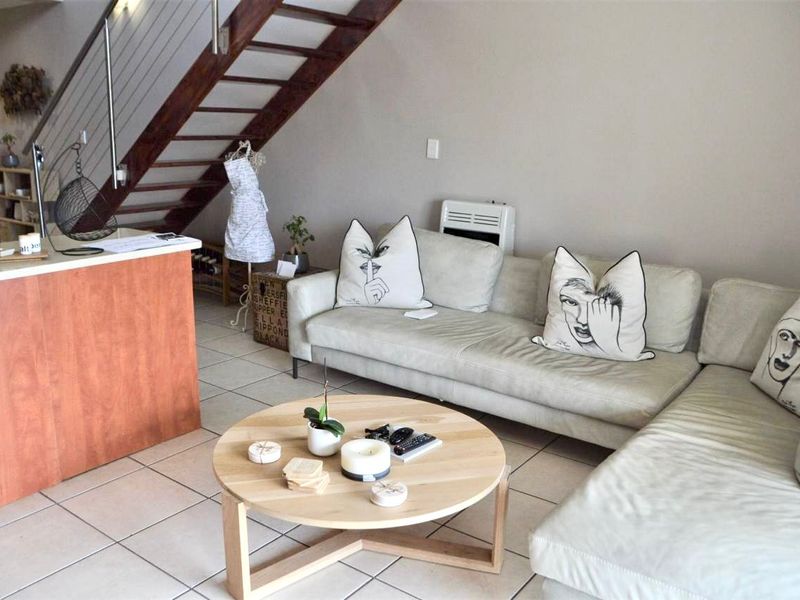 STUNNING DOUBLE VOLUME LOFT APARTMENT IN CRAIGHALL PARK - Photo 8