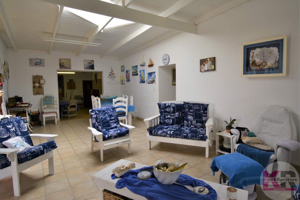 Need Lots Of Space?? This Is For You!! - Photo 2