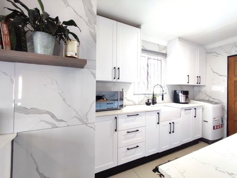 3 Bedroom House  for Sale in Cosmo City - Photo 5