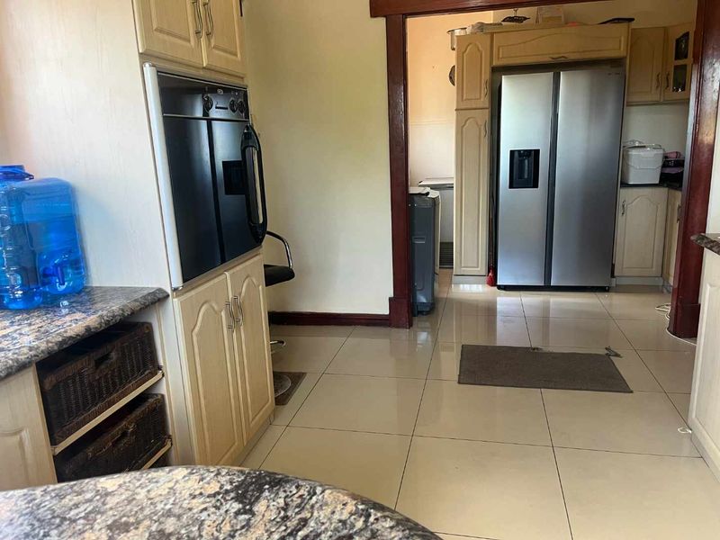 Massive Family 4 bedroom  home at Queensburgh , Pinetown - Photo 6