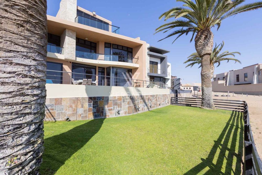 6 - Beachfront garden area