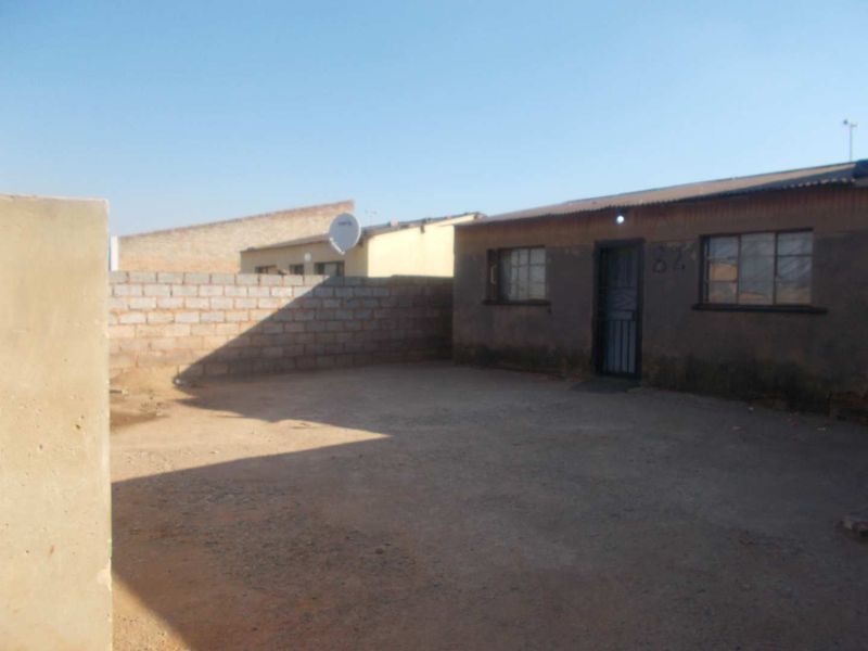 investment property up for graps - Photo 1