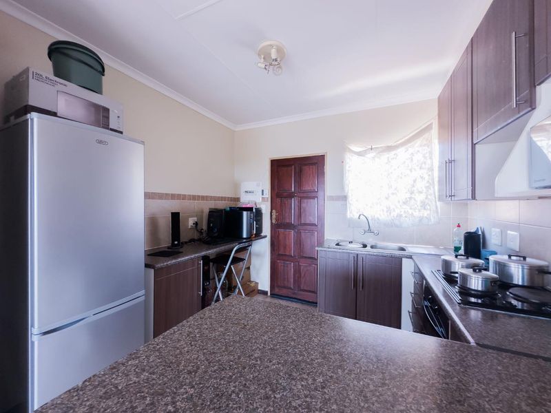 2 Bedroom Townhouse With A Balcony - Photo 3
