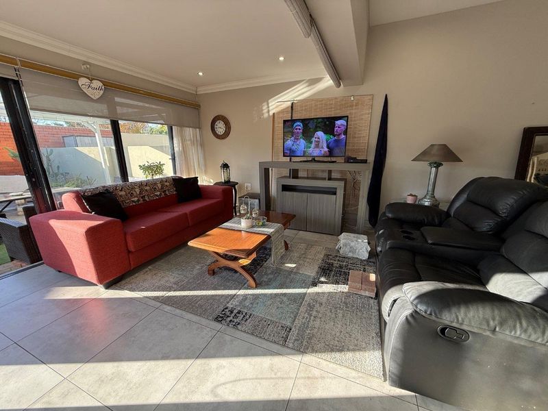 Stylish 3-Bedroom Semi-Detached Duplex with Private Garden and Modern Finishes - Photo 7