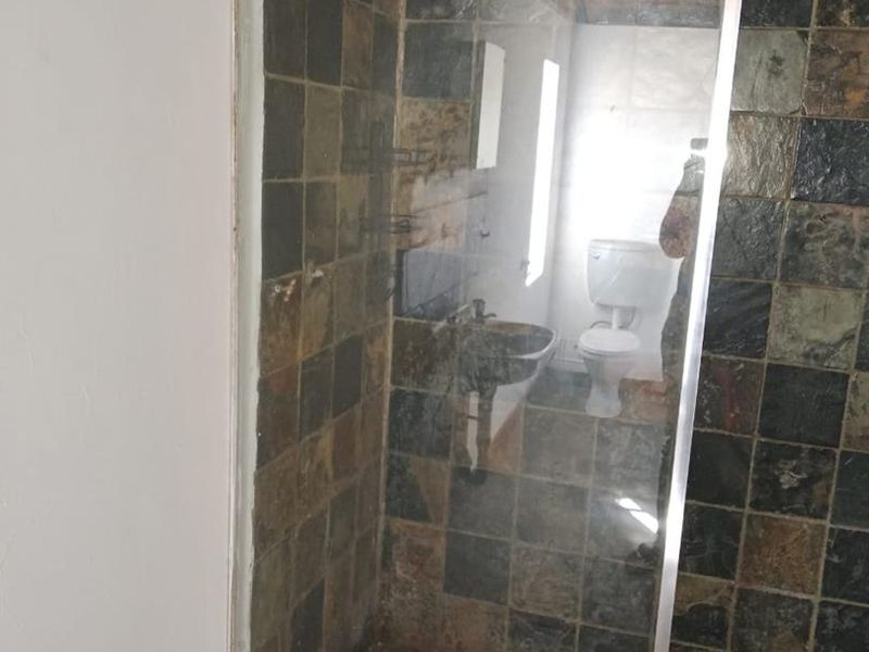 Thatch garden cottage to rent on plot - Photo 7